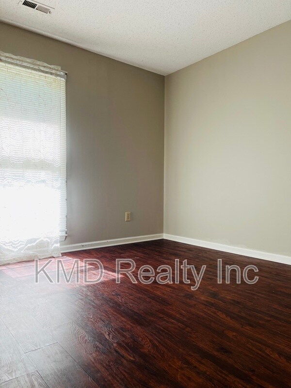 Building Photo - 9712 Stillwater Ln
