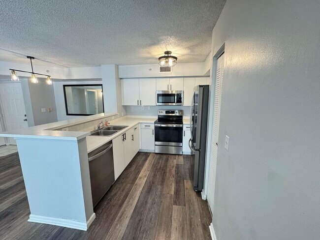 Building Photo - 7896 Sonoma Springs Cir