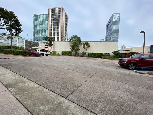 Building Photo - Live, Work & Play in the Heart of Honolulu...