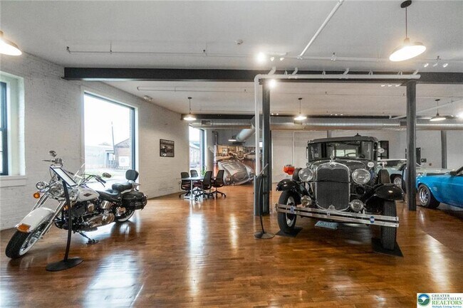 Building Photo - 107 Hamilton St