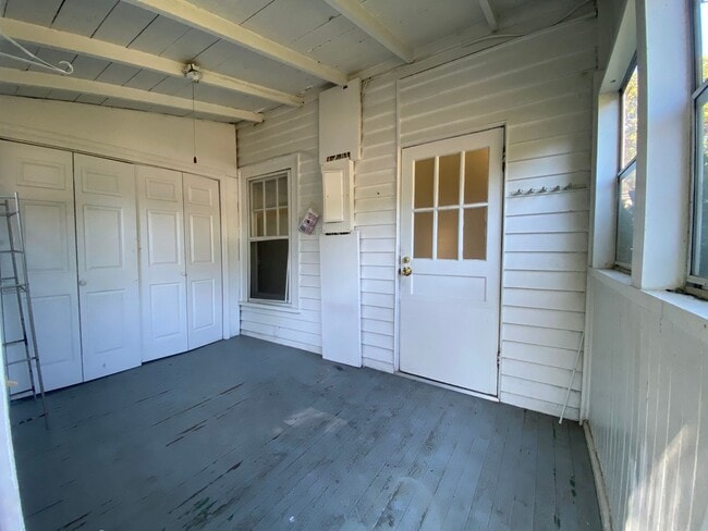 Building Photo - 3 Bedrooms, 1 Bathroom - West Rome House
