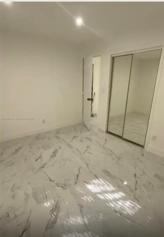 Building Photo - 505 N 24th Ave