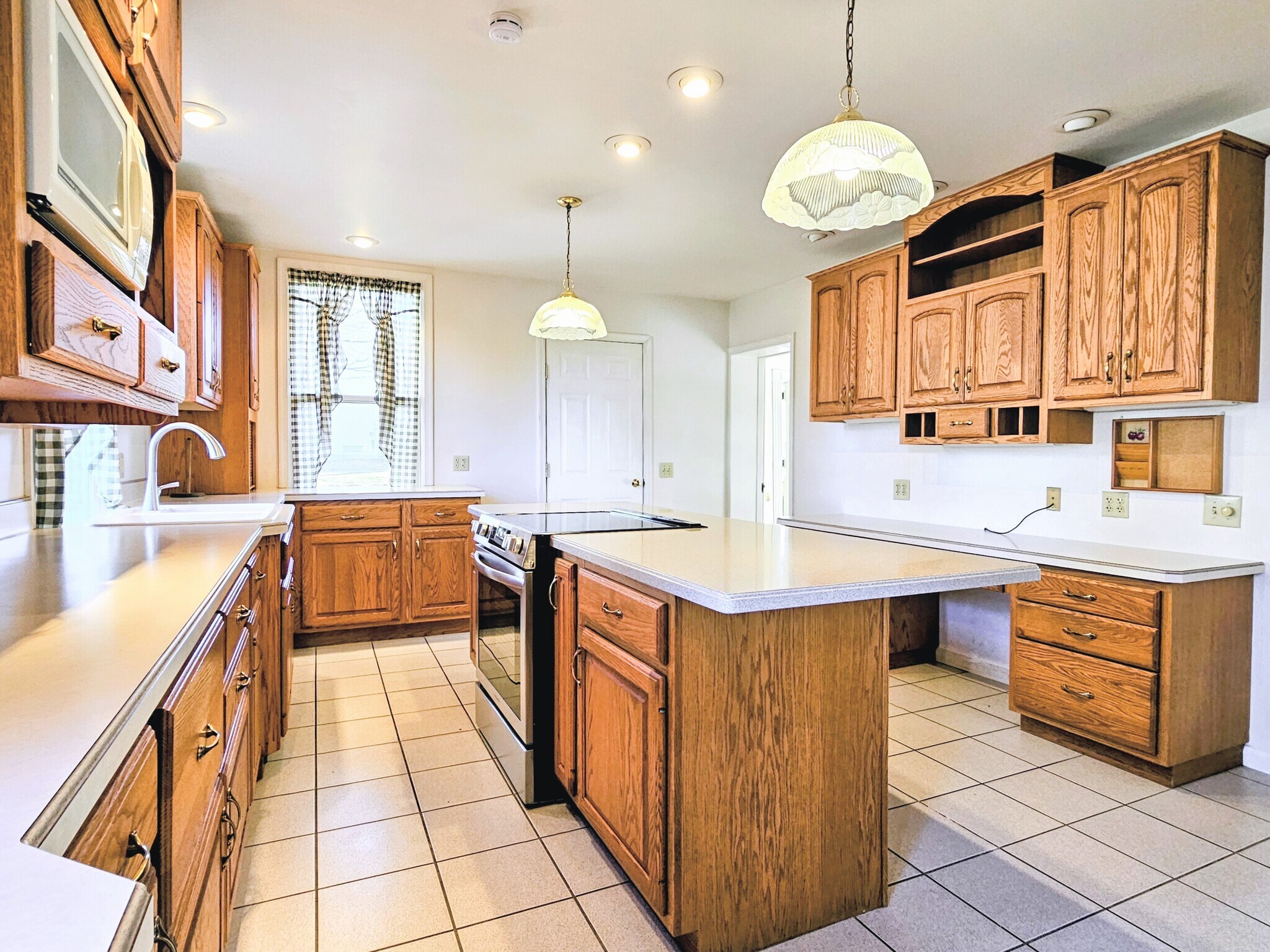 Building Photo - 461 W Main Ave