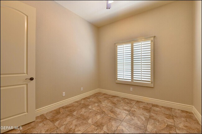 Building Photo - 7379 Black Mesa Dr