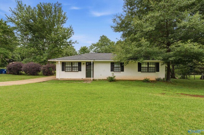 Building Photo - 102 Greenwood Cir