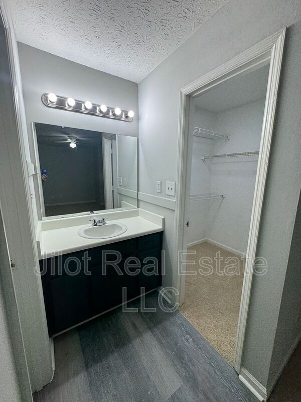 Building Photo - 5794 Sheldon Ct