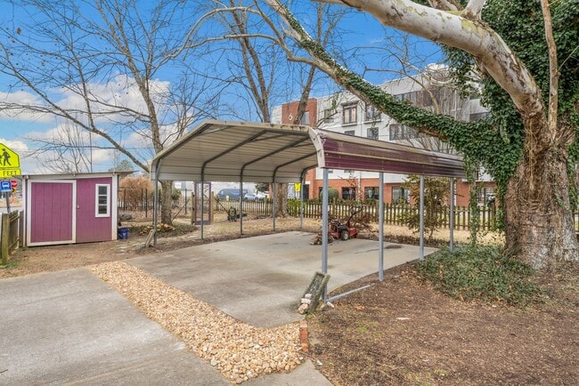 Building Photo - 2be/1ba House in the Heart Of Carrboro with Gym & Sauna