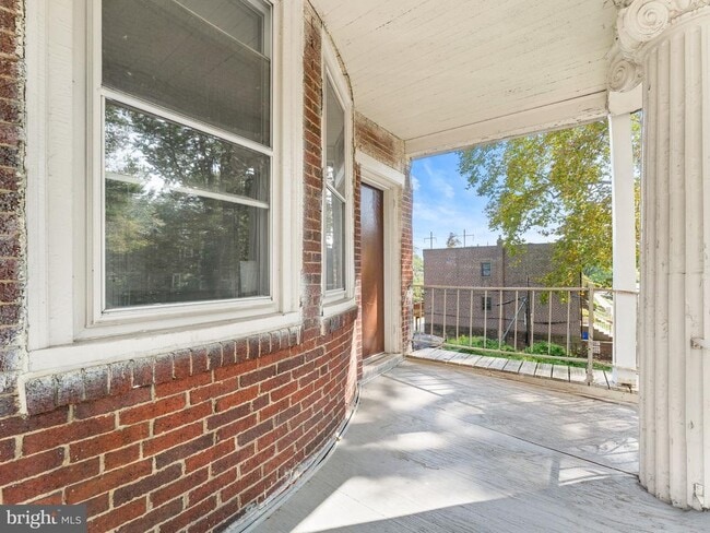 Building Photo - 508 Midvale Ave