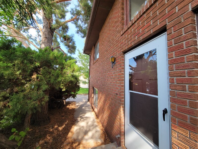 Building Photo - 837 Denver St