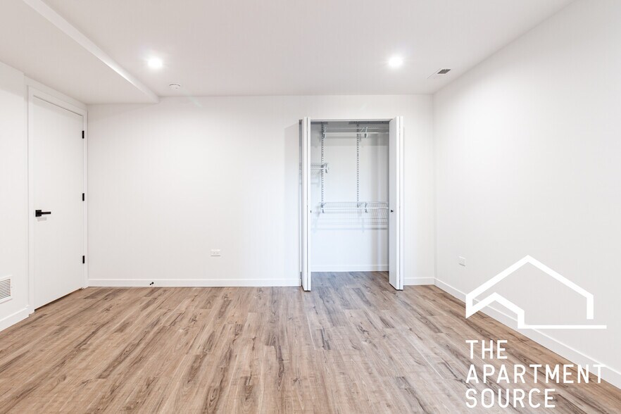 Building Photo - 1428 W Jonquil Ter