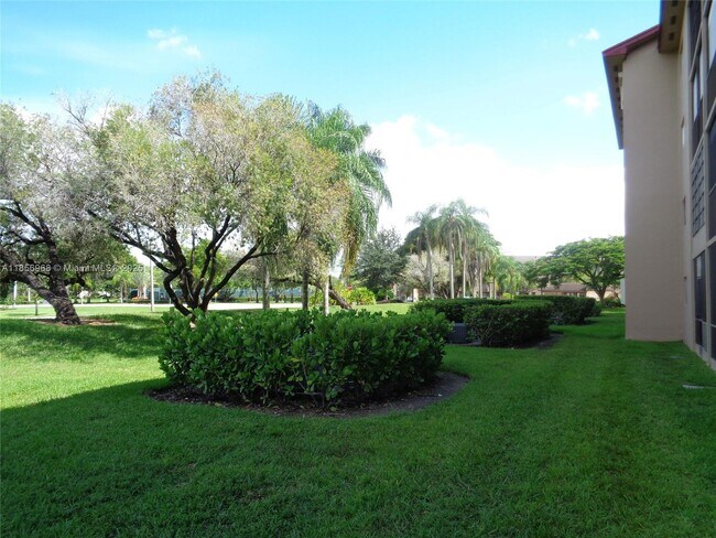 Building Photo - 901 SW 138th Ave
