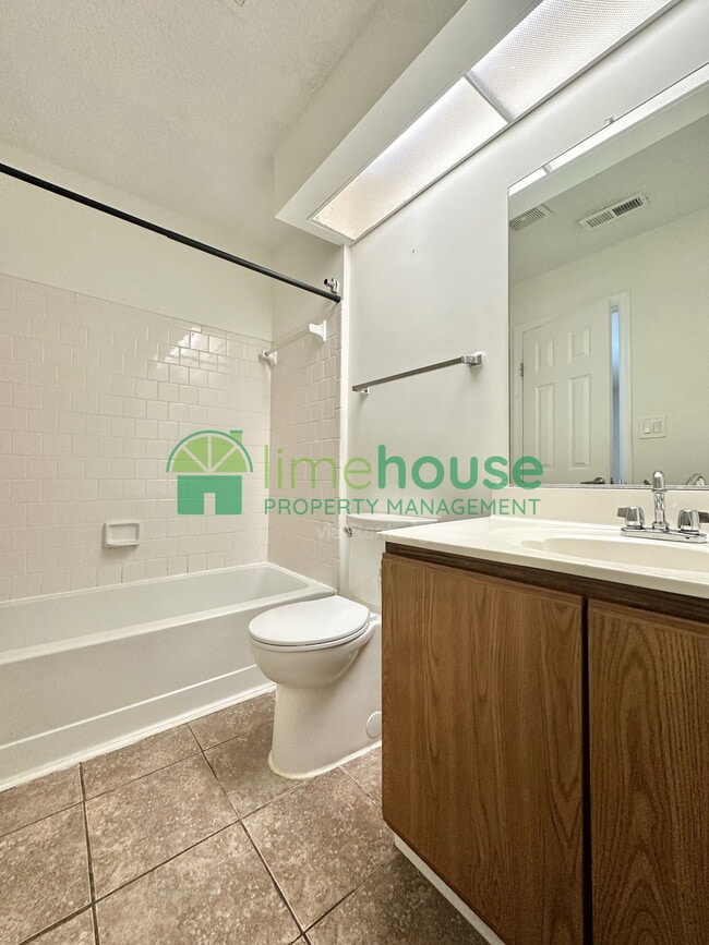 Building Photo - 3207 Creekside Dr