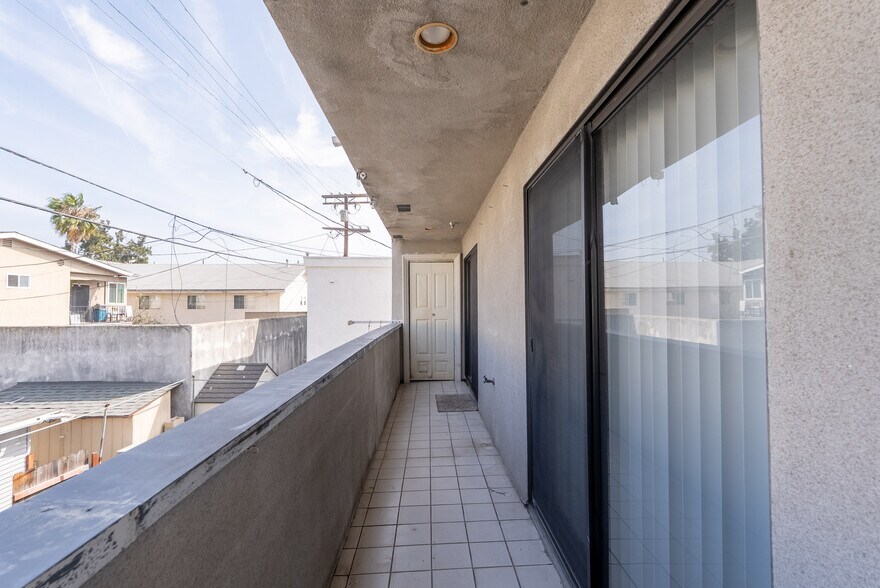 Building Photo - 1758 N Alexandria Ave