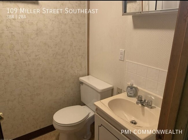 Building Photo - 109 Miller St SE