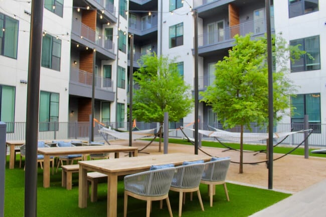 Building Photo - 9127 Research Blvd