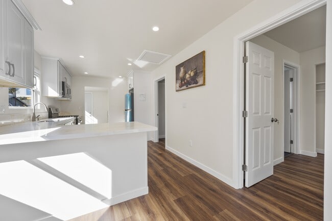 Building Photo - 1443 W 36th Pl