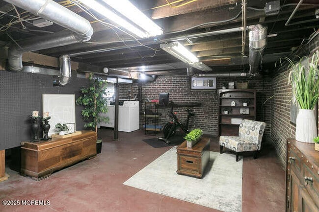 Building Photo - 137 E Bergen Pl