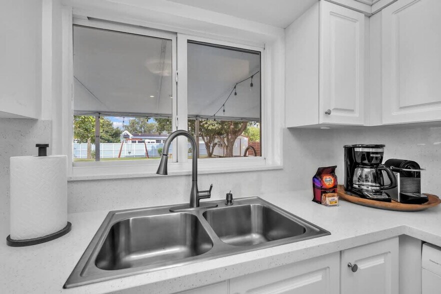 Building Photo - 8225 SW 39th St