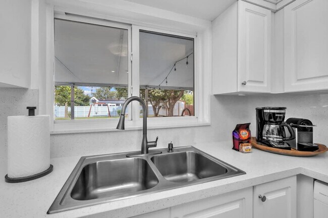 Building Photo - 8225 SW 39th St