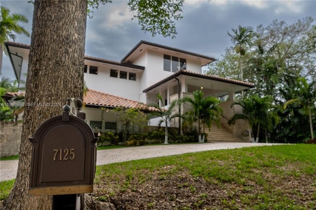 Building Photo - 7125 Los Pinos Blvd