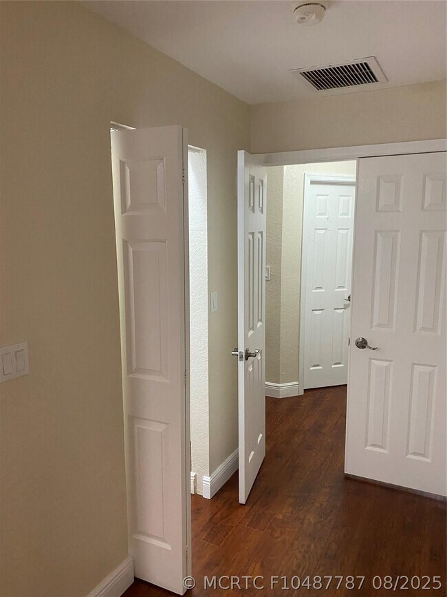 Building Photo - 6300 Landings Way
