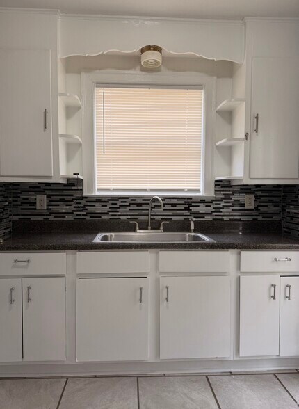 Building Photo - 2483 Lowell Ave