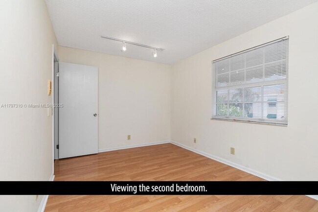 Building Photo - 6493 Via Regina