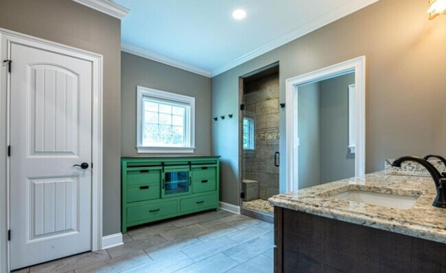 Building Photo - Knoxville 37918 - 4 bedroom 3.5 bath - cal...