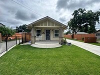 Building Photo - 210 Las Flores Ave