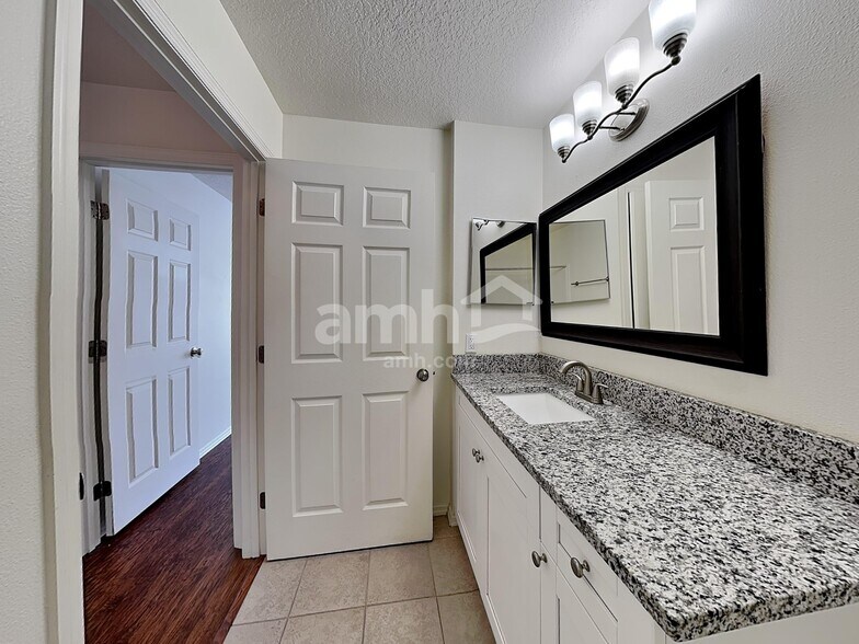 Building Photo - 312 116th St E