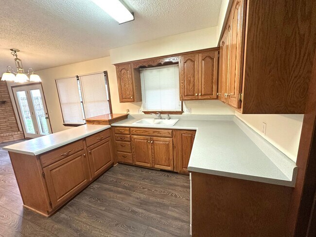 Building Photo - Welcome To Your Spacious Oasis!