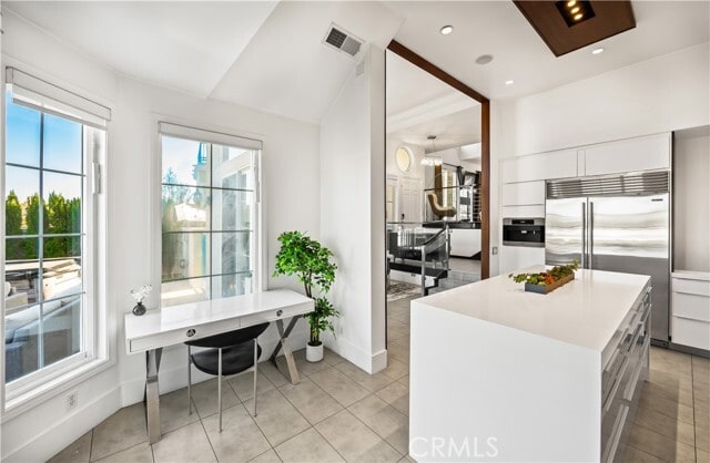 Building Photo - 4 Chandon