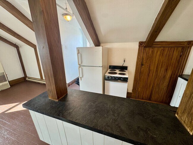 Building Photo - 4451 Highridge St