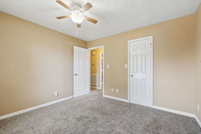 Building Photo - 1073 Bobcat Dr