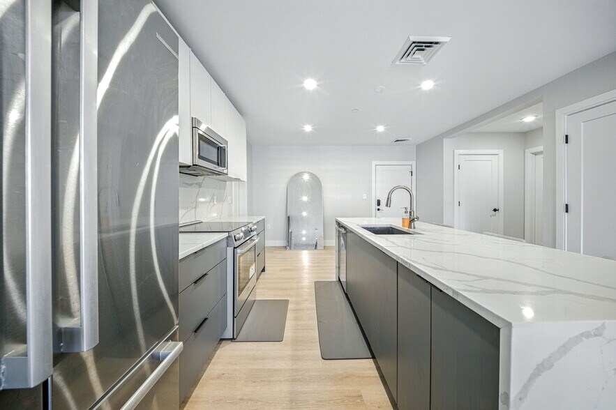 Building Photo - 25 2nd St