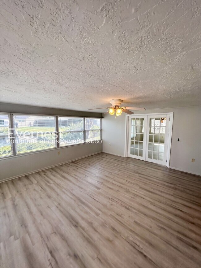 Building Photo - 7810 Cayuga Dr