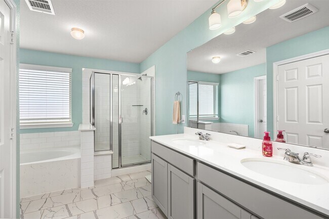 Building Photo - 2108 Sweet Bay Dr