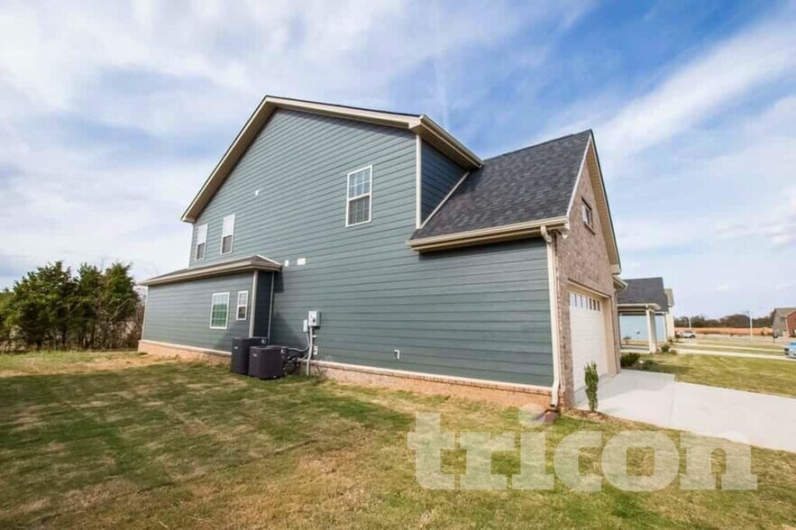 Building Photo - 1509 Burrows Ave