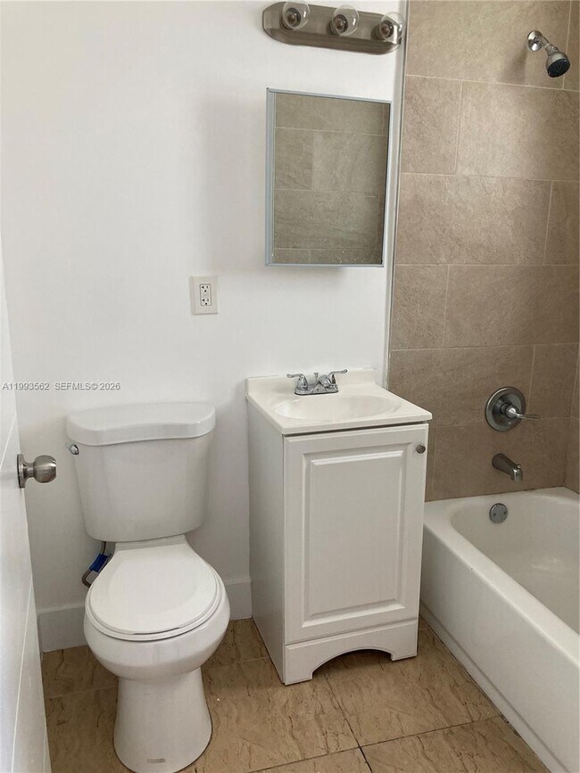 Building Photo - 1815 NW 1st Ct