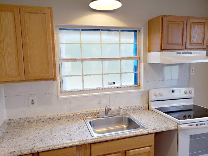 Building Photo - 1038 Oakley St