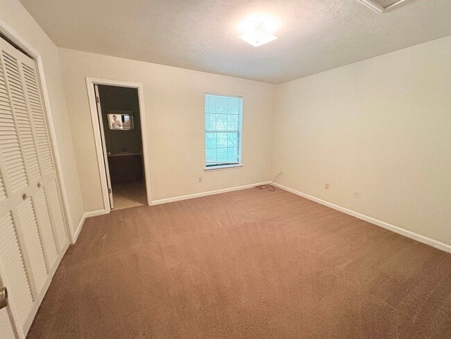 Building Photo - 1858 Sylvan Ct