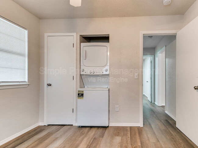 Building Photo - 5832 NW 31st Terrace