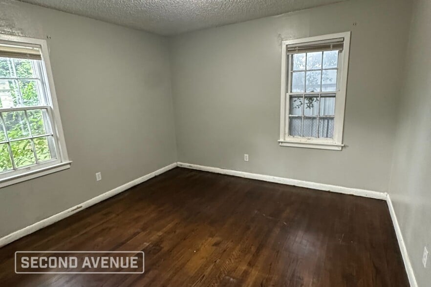 Building Photo - 1565 SW 43rd St