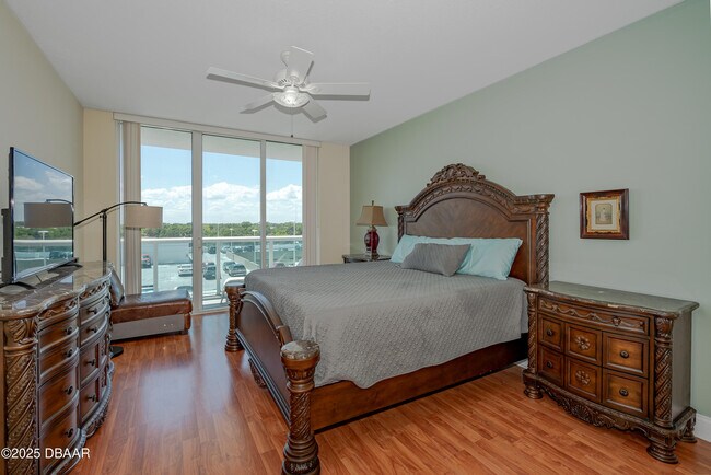 Building Photo - 231 Riverside Dr