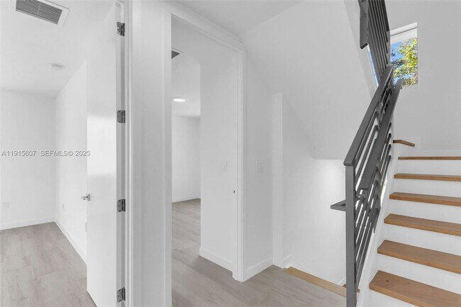 Building Photo - 3604 Day Ave