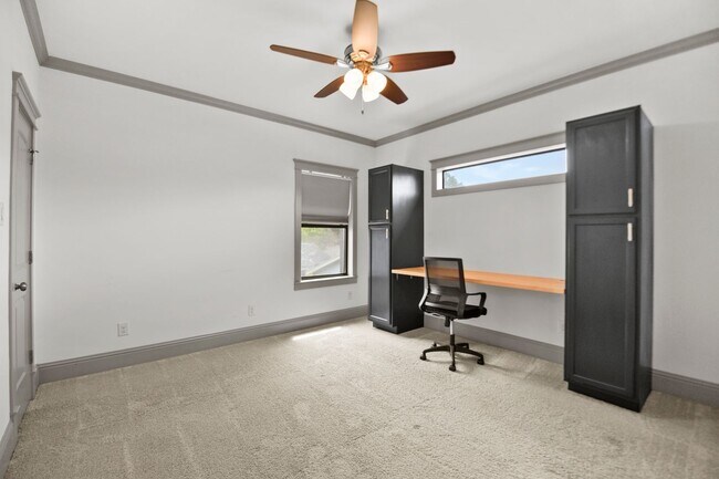 Building Photo - Timeless Elegance in Oak Forest: A Stylish...