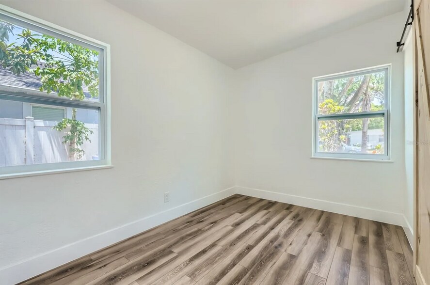 Building Photo - 3516 W Price Ave