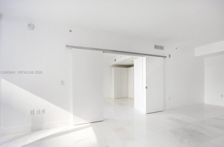 Building Photo - 1010 Brickell Ave
