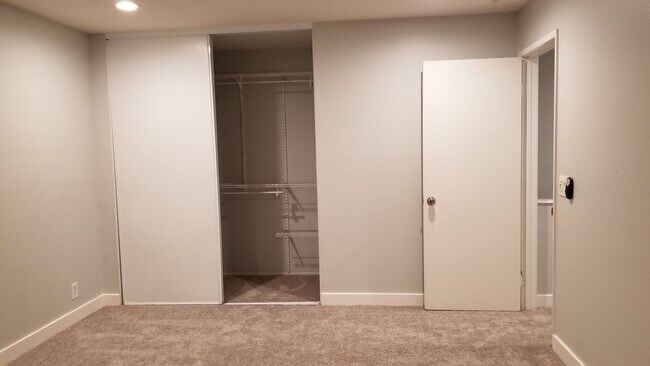 Building Photo - North Davis Condo-Available