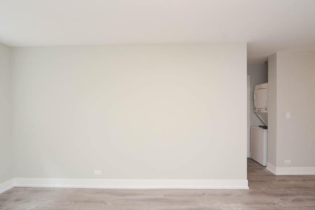 Building Photo - 535 W Surf St